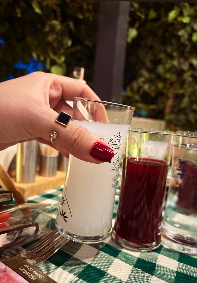 penam_13's tweet image. Meyi su ile karıştırınca
meysu mu oluyordu ..
Kusura bakma sevgilim , şarkıyı unuttum😁🎶
Denk gelenlerin şerefine..🪶