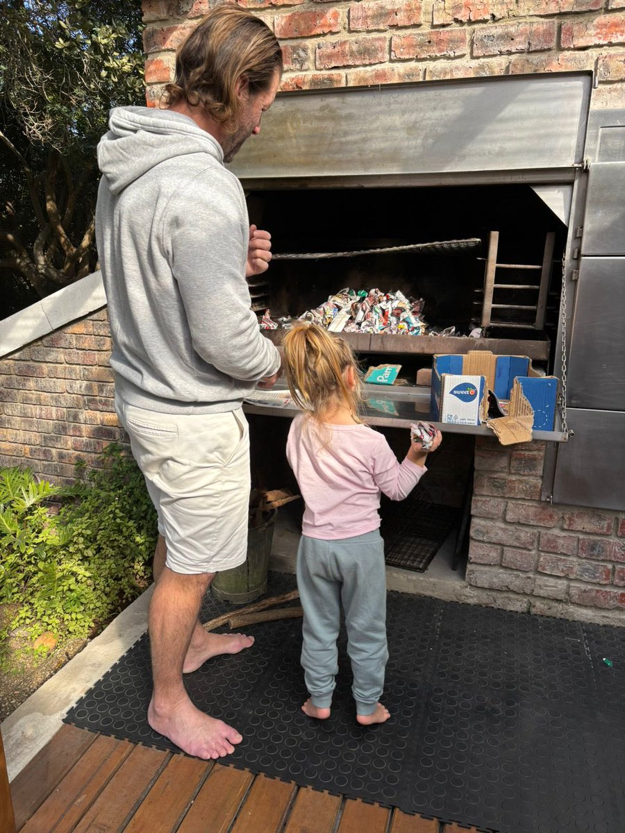 garethEmartin's tweet image. My little legend daughter.
All she wants to do is hangout and help.
Literally, your kids just want to be around you, if you give them your time, attention and energy.
One of the greatest gifts and joys ever 🙏🏼🫶🏼🙌🏼😍