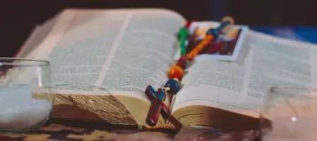 LibelulaVenez50's tweet image. Eres Cristiano??? Lees la Sagrada Escritura???O solo la oyes cuando vas a misa los Domingos???Pues te invito a leer aunque sea un versículo diario y te hara sentir más cerca a Papá Dios📖✨