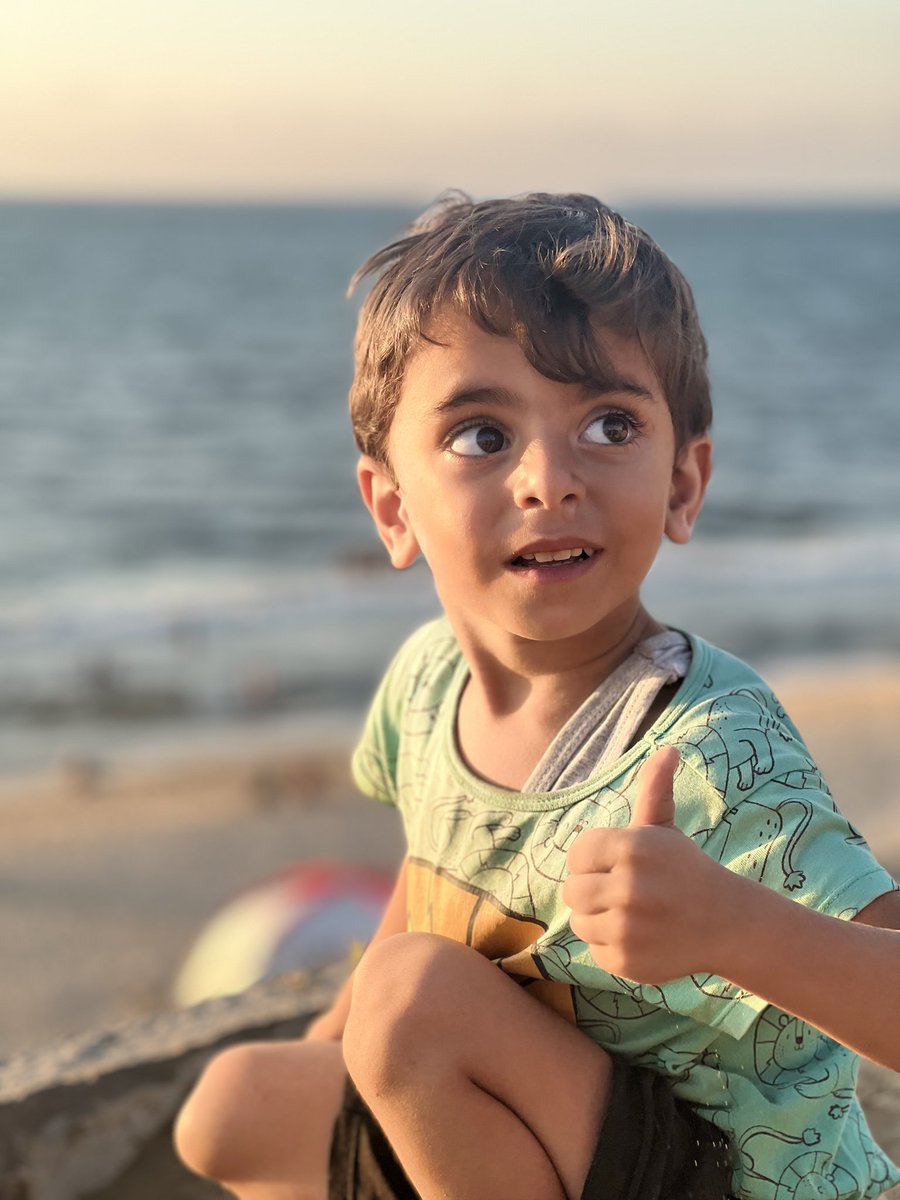 ahmed83621367's tweet image. السلام عليكم انا احمد من غزة متزوج وعندي طفل والكل شايف وعارف كيف بنجوع وما بنلاقي لقمه نسد جوعنا ،احنا فعليا بنصارع الموت من اجل البقاء وانا كل همي حاليا اني اقدر اوفر شوية طحين اطعم فيه ابني دائما ينام وهو يبكي من الجوع
للي حابب يساعد الرابط ف البايو gofund.me/1dcae35a