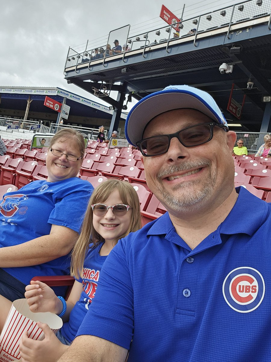 RobRamoska's tweet photo. #kernelsselfie Enjoying Peanuts Day at the CR Kernels game!! https://t.co/mrFWqmtSeh
