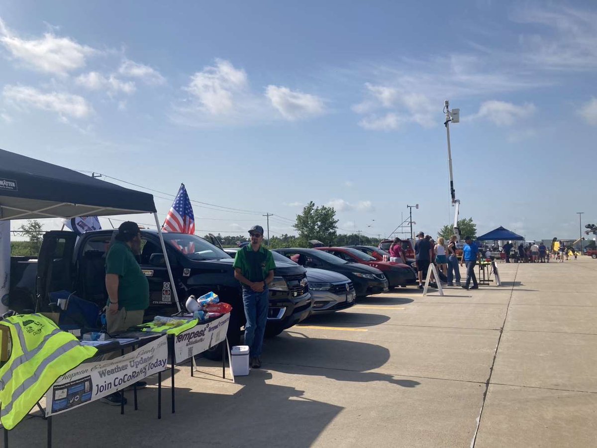 TVortex3062's tweet photo. Members from Team Multivortex, North Central Kansas Weather Syndicate, and Storm Chaser Colin Johnson were out at the York, NE Holtus Convention Center Saturday July 19th. We were happy to meet everybody who showed up and we are always excited for opportunities like these! https://t.co/1qYSc9jI89