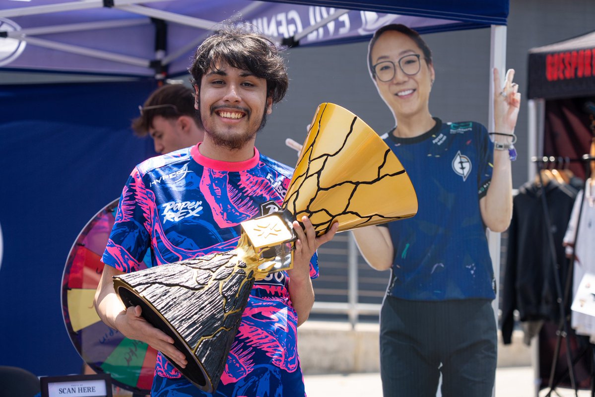 VCTAmericasComm's tweet image. Day 2 was filled with emotions!
Strength, Sweat, and mucha fuerza con @EvilGeniuses and @KRUesports starting 1-0 in the splits.
Stay turned with @valesportsna for coverage on day 3.