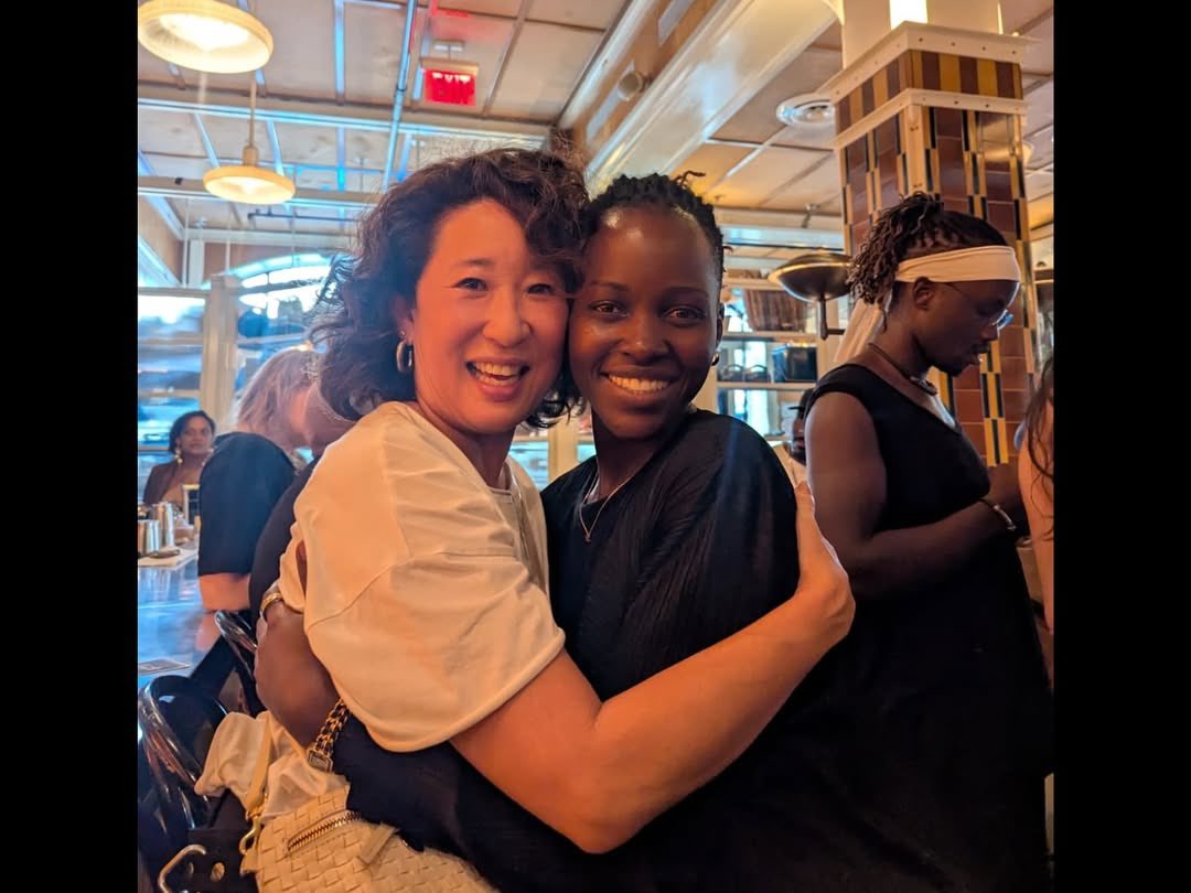 bestofsandra's tweet image. a happy birthday indeed! 🎂
our beloved sandra oh celebrates her 54th birthday with the cast of twelfth night!
