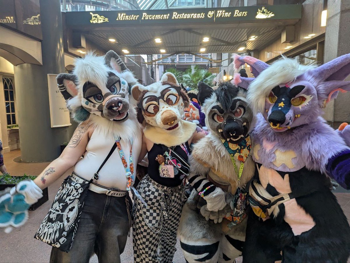 StopidKatt's tweet image. London summer party was so gooood !! Got to see friends I haven’t saw since confuzzled 2024 and of course meet new people 🫶🏻 will come back for sure 🌟🌟
@PocketPoss @Dirty_burito @kaitowilddogg @Svenrin_ @Purple_Furplace