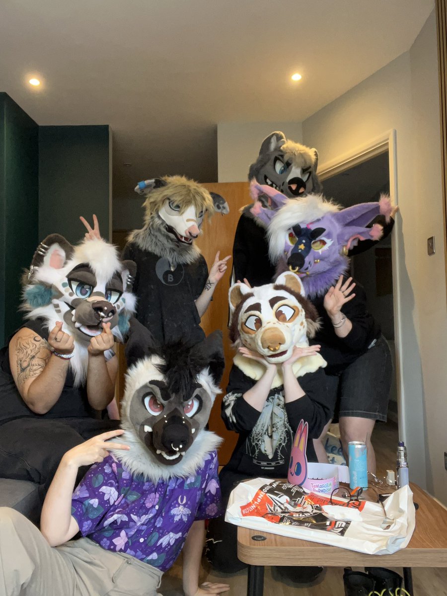 StopidKatt's tweet image. London summer party was so gooood !! Got to see friends I haven’t saw since confuzzled 2024 and of course meet new people 🫶🏻 will come back for sure 🌟🌟
@PocketPoss @Dirty_burito @kaitowilddogg @Svenrin_ @Purple_Furplace