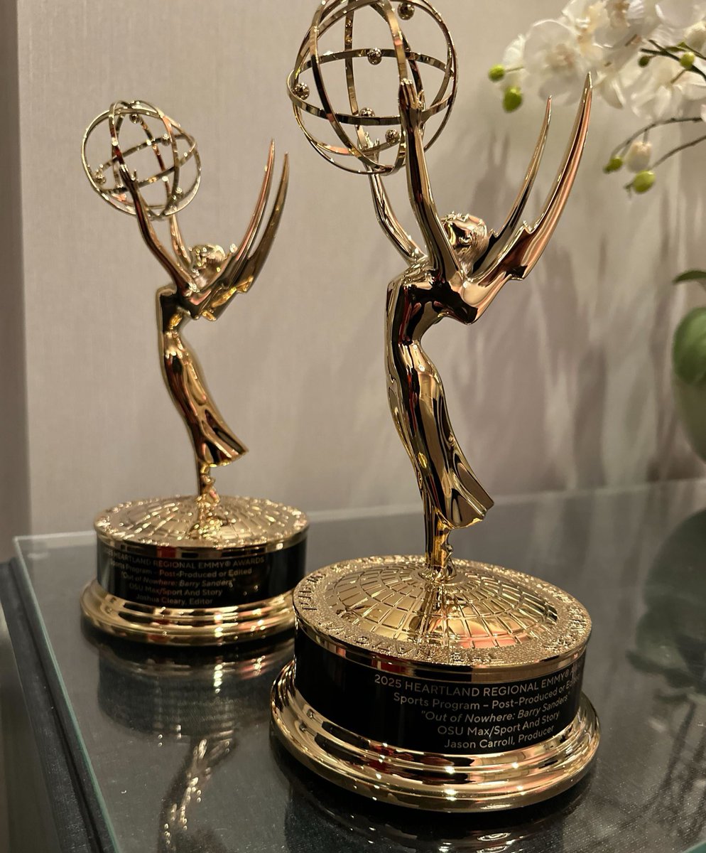osu_max's tweet image. Out of Nowhere: The Barry Sanders Story took home an Emmy Award at the Heartland Regional Emmy Gala ๐