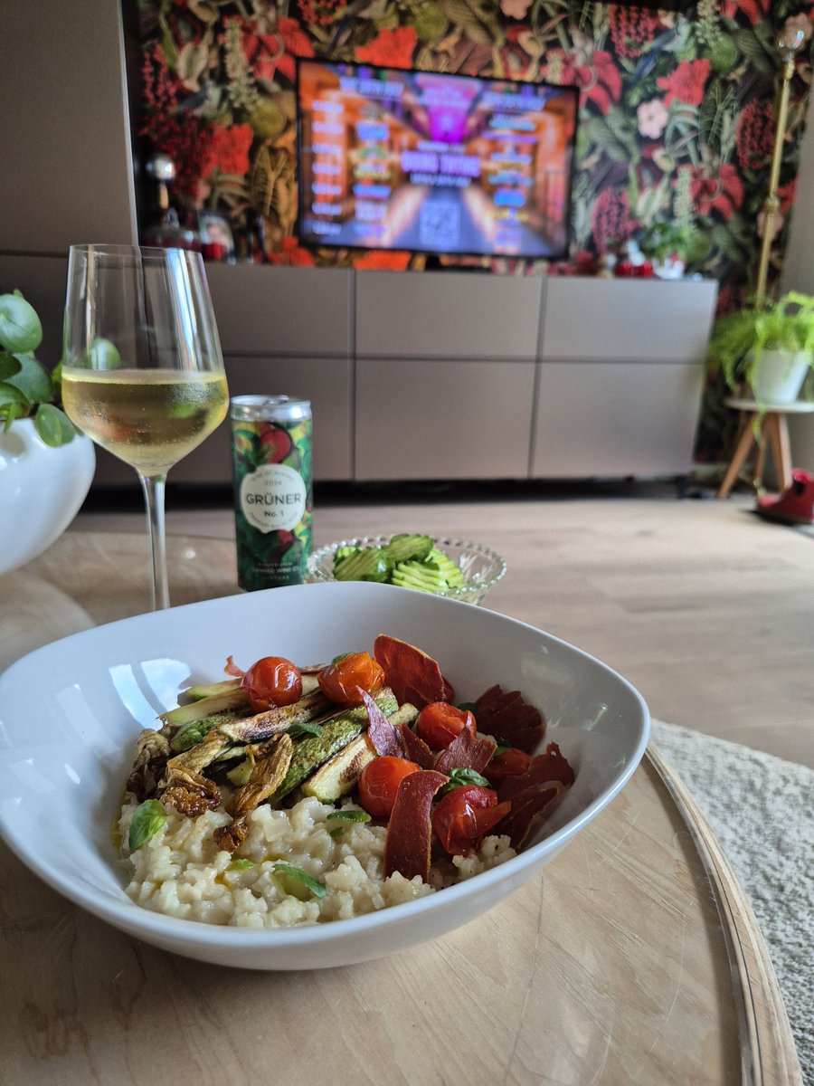 Denise_v_D_'s tweet image. Thyme for a risotto in the last and final break of #doingthyme @sortedfood  Can't believe the weekend is almost done! 💛