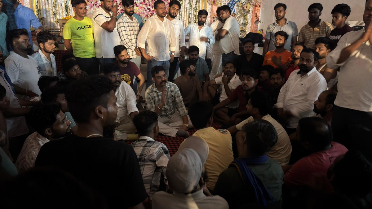 VinayRatanSingh's tweet image. "आज बिहार की राजधानी पटना में अधिवेशन की तैयारियों का जायजा लिया गया। सभी तैयारियाँ पूर्ण हो चुकी हैं। आप सभी से निवेदन है कि समय पर पधारें और कार्यक्रम को सफल बनाएं।"
"जो भी साथी और कार्यकर्ता पटना के लिए रवाना हो चुके हैं या आने वाले हैं,
वो पूरे अनुशासन और उत्साह के साथ आएं।…