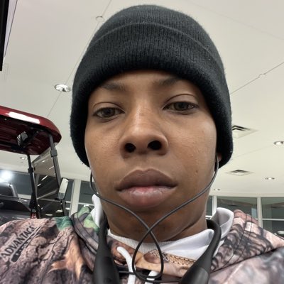brosiayrose's tweet photo. #NewProfilePic https://t.co/vWV3LoVxTU