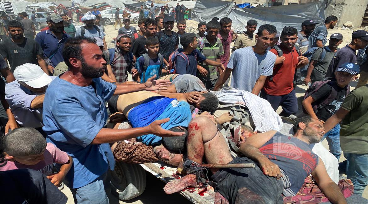 PalMissionUK's tweet image. This carnage is happening before our eyes and the world remains silent and emasculated.
132 Palestinians killed in Gaza today including 94 aid seekers who were killed while trying to get food.
Their blood is mixed with flour and their bodies are piled up in destroyed…