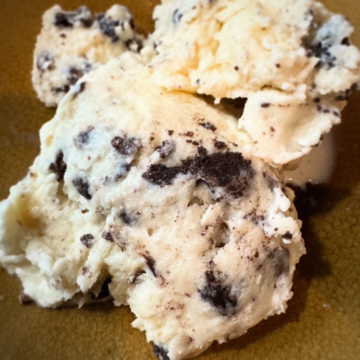 National Ice Cream Day, so we tried making our own homemade ice cream: vanilla oreo. Came out fantastic for a first-ever attempt &amp; with no churning machine. 10/10, will do again to make improvements