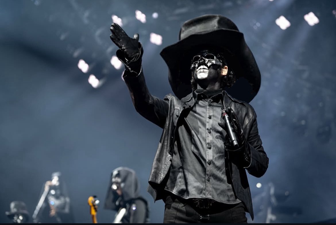avadoore's tweet image. he finally wore his hat 🥰