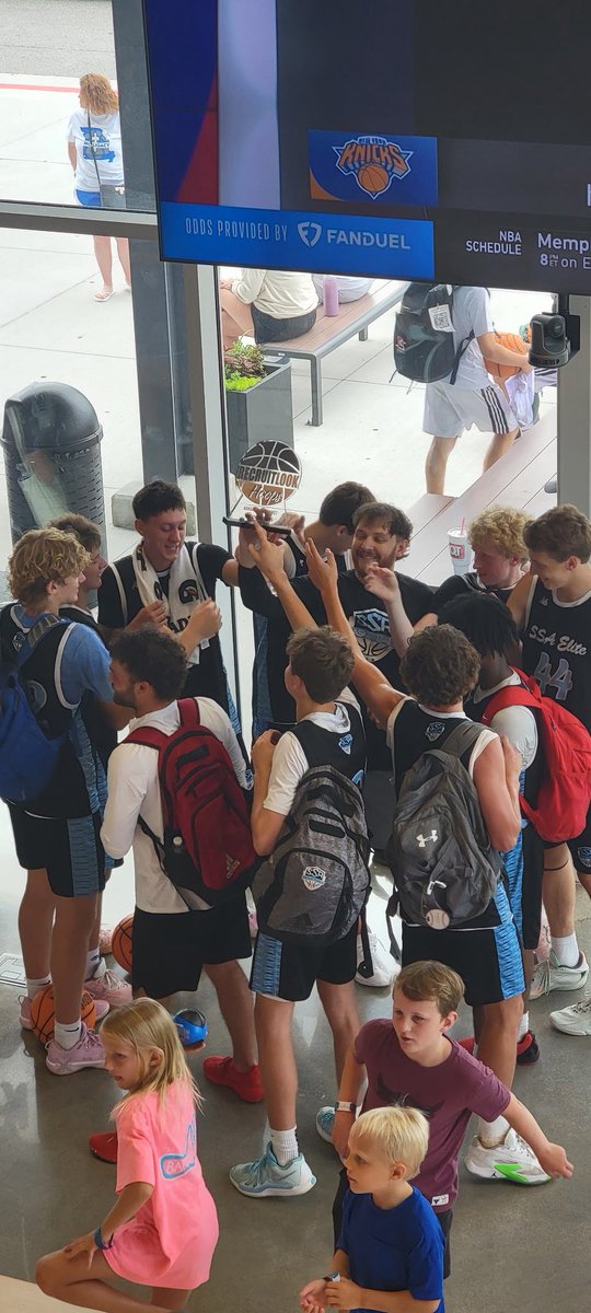 SSA_Hoops's tweet image. 16U Black bring home the title! @RL_Hoops KC Bracket Champs! Fun to watch this group come together every weekend and compete as ONE!
@jojokingcannon @JoeyLonergan4 @harrytrelc_ @BBoeckman7 @logan_sandmann @LoganKling29354 @schmelzlekal @Qalderfer12 @portergill_5 @coach_jmoss