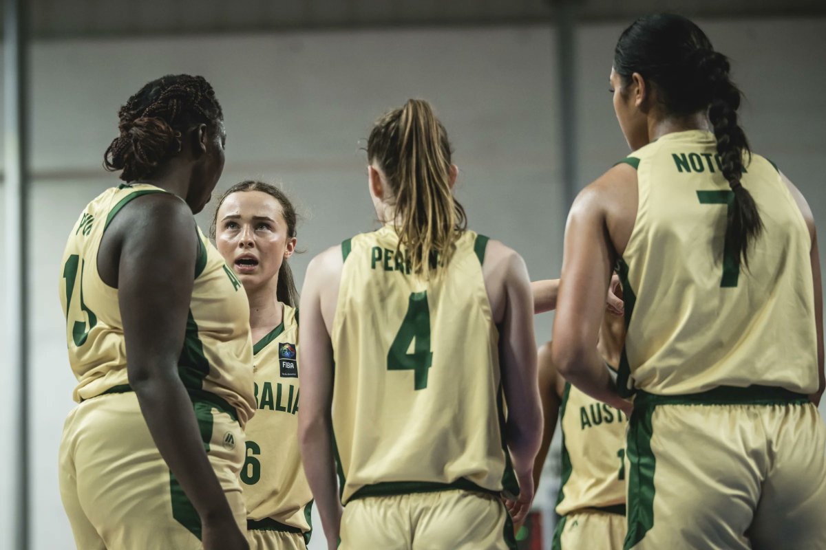 WNBL's tweet image. The Gems are keeping it close in the gold medal match 💪
Australia 40 - 50 USA 🔥
Watch the second half of the Final of the FIBA U19 Women's World Cup here 💻 : youtu.be/k6QgCIpJuQM