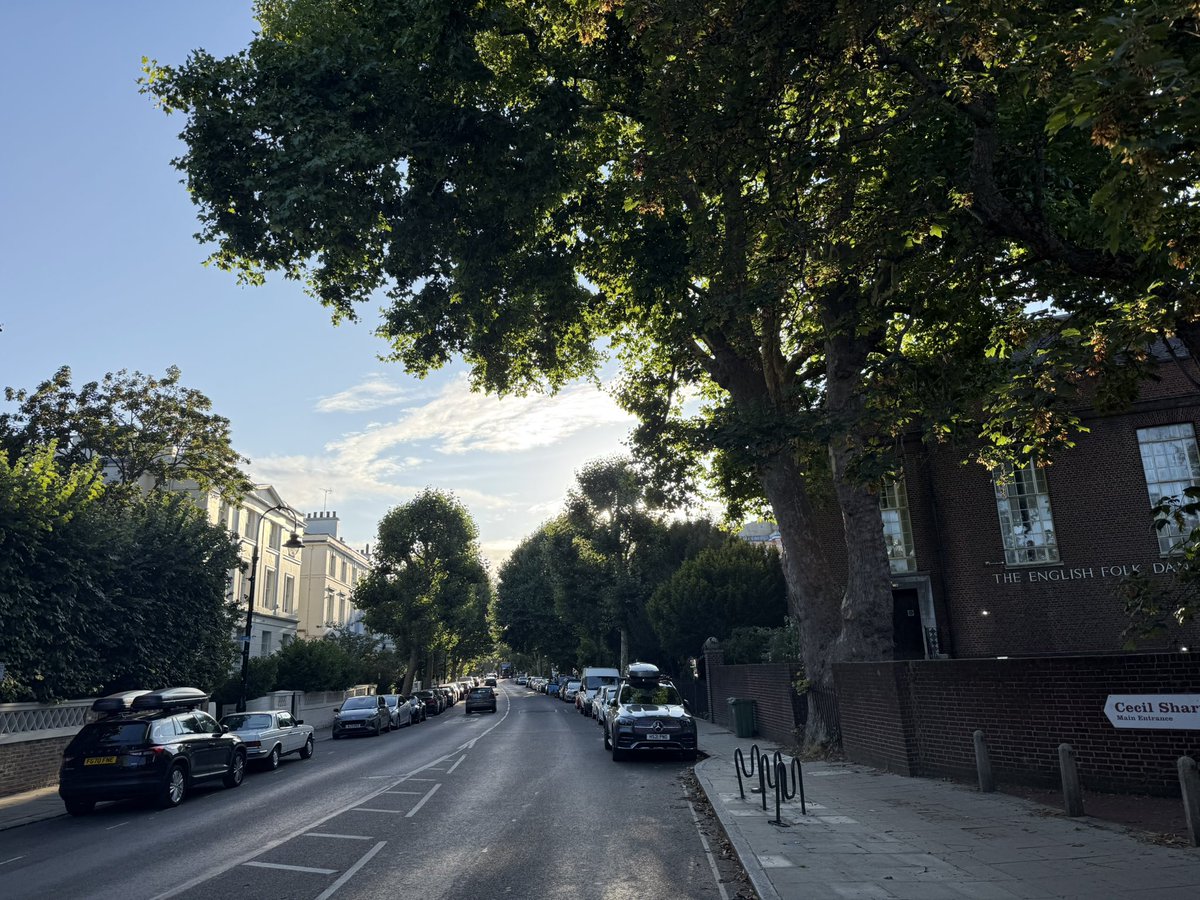 thomasknox's tweet image. People act like great urban design is some intangible mystery. Something almost impossible. It’s not. Look at Primrose Hill. We mastered it 200 years ago and here’s the recipe:
Nice terraces
Pub on the corner
Loads of trees
That’s it