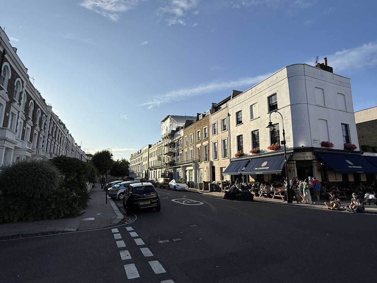 thomasknox's tweet image. People act like great urban design is some intangible mystery. Something almost impossible. It’s not. Look at Primrose Hill. We mastered it 200 years ago and here’s the recipe:
Nice terraces
Pub on the corner
Loads of trees
That’s it