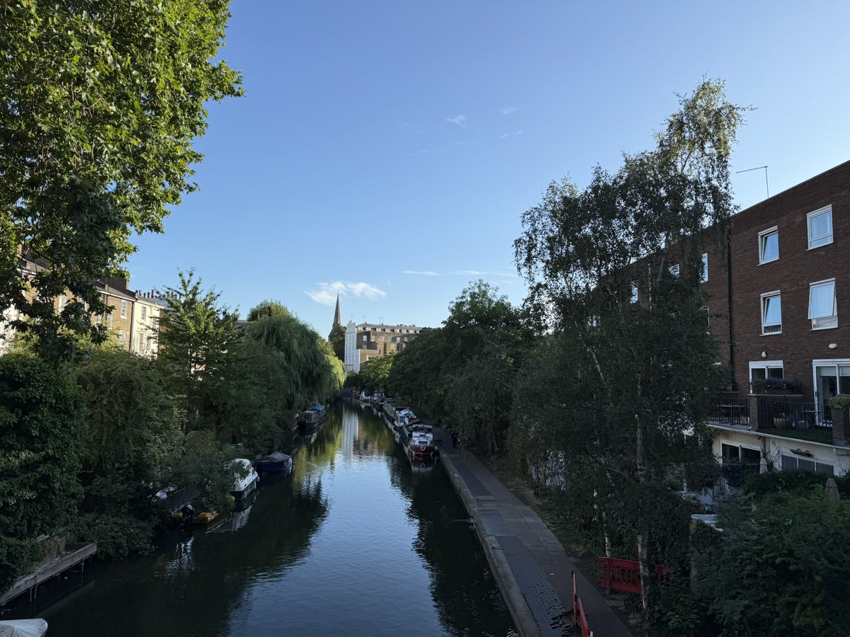 thomasknox's tweet image. People act like great urban design is some intangible mystery. Something almost impossible. It’s not. Look at Primrose Hill. We mastered it 200 years ago and here’s the recipe:
Nice terraces
Pub on the corner
Loads of trees
That’s it