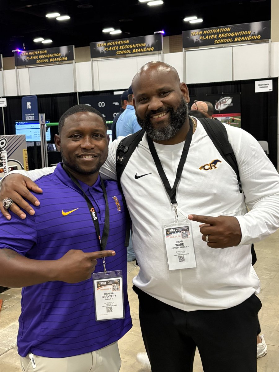 Coach_Ware's tweet image. From our OGs on the track together to us carving our paths in this football world! Proud of you @CoachOBrantley and looking forward to everything you are going to do at G-Ball!

#Family