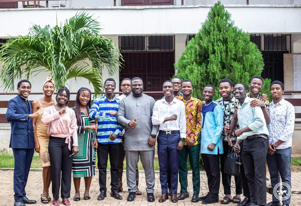 DrAmoakohene's tweet image. Today in Accra, I had the honour of fellowshipping with PENSA Korle-Bu.
It was a deeply nostalgic moment, filled with reflection and gratitude, as I shared in the joy of worship and reconnected with the spirit of fellowship that shaped so many of our formative years.
I also had…