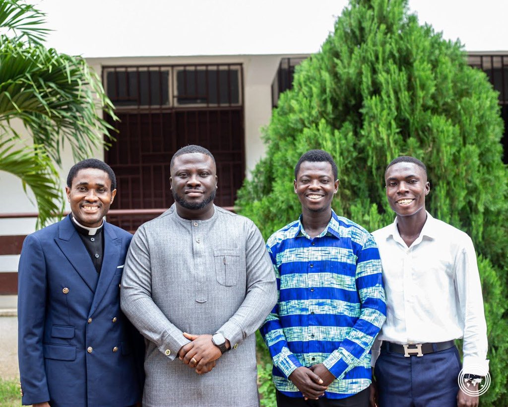 DrAmoakohene's tweet image. Today in Accra, I had the honour of fellowshipping with PENSA Korle-Bu.
It was a deeply nostalgic moment, filled with reflection and gratitude, as I shared in the joy of worship and reconnected with the spirit of fellowship that shaped so many of our formative years.
I also had…