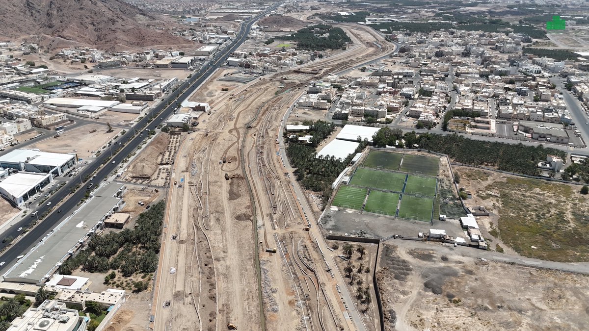 MED_Projects's tweet image. تتواصل أعمال مراحل تطوير وتأهيل #وادي_قناة في المدينة المنورة، بهدف تحقيق وظيفته الرئيسية كمصرف لمياه الأمطار، وتحسين البيئة الحضرية عبر مسارات مشاة ودراجات هوائية وتشجير وحدائق تخدم الأحياء المجاورة،
وتُسهم في تعزيز جودة الحياة في #المدينة_المنورة