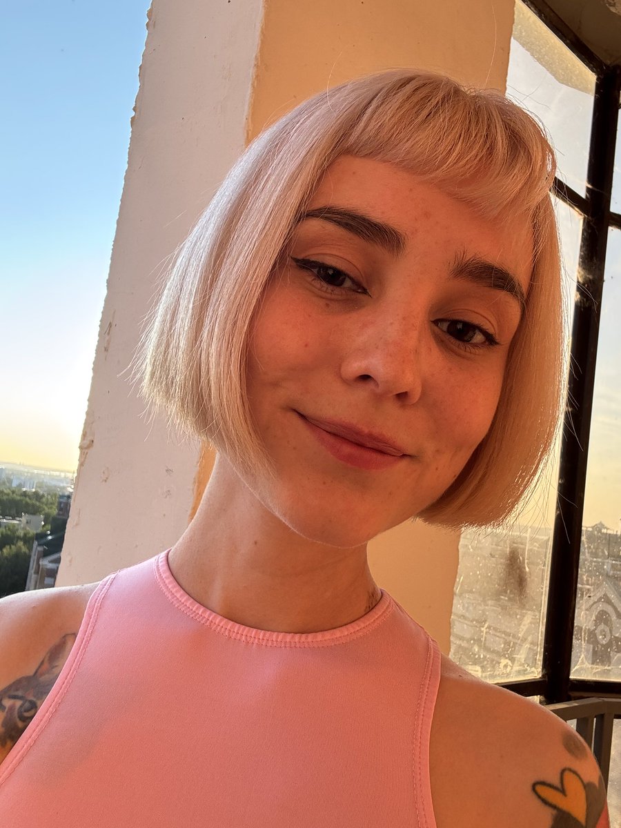 mayrafreemanorg's tweet image. Now do you understand why I made the character in the new painting a blonde?🤪