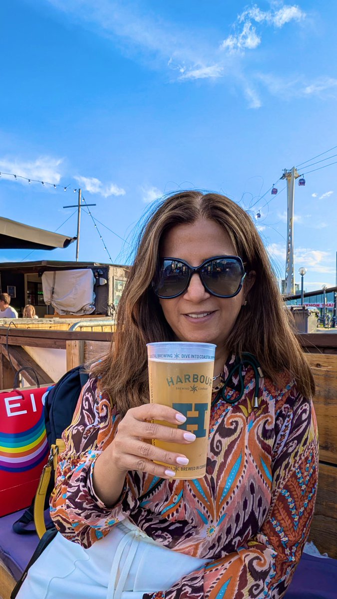 rach_aha's tweet image. Me, London and Cold Beer 🍻