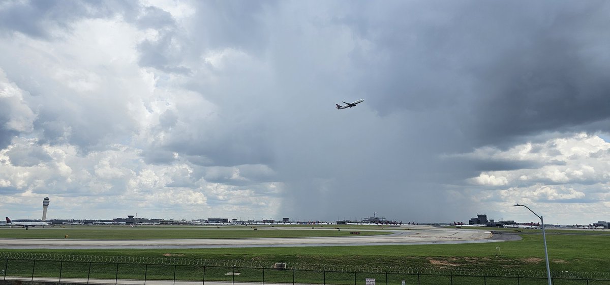 MattCVaHi's tweet image. South side of the field getting soaked but I remain dry as a bone. . . Love the isolated baby! @ATLairport #gawx