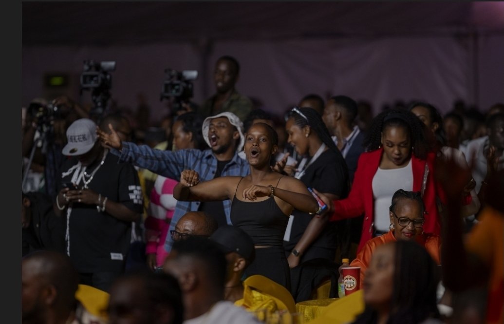 Ibintu 8 nyamibereho bishyira igitutu ku rubyiruko rw'u Rwanda kikumutsa amakofi yarwo (The New Times)

1. Irari ryo kugaragara/gusa neza

2. Ibirori by'isabukuru y'amavuko

3. Kunywa no gusohokana n'urungano

4. Gutanga intwererano ku masabukuru y'amavuko, baby showers, bridal