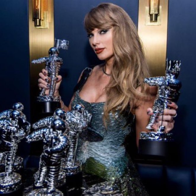 thepopstatus's tweet image. News 🚨 | #TaylorSwift is returning to the 2025 MTV #VMAs with a special role!