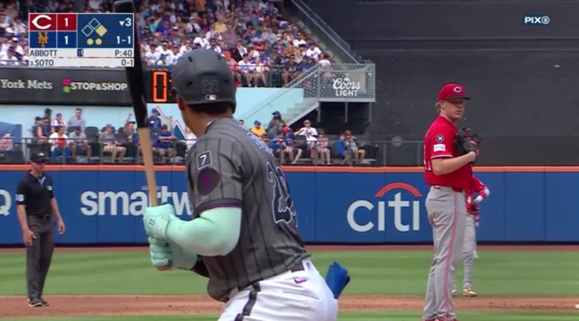 The teal sleeves with the Citi connects is a fire look ngl