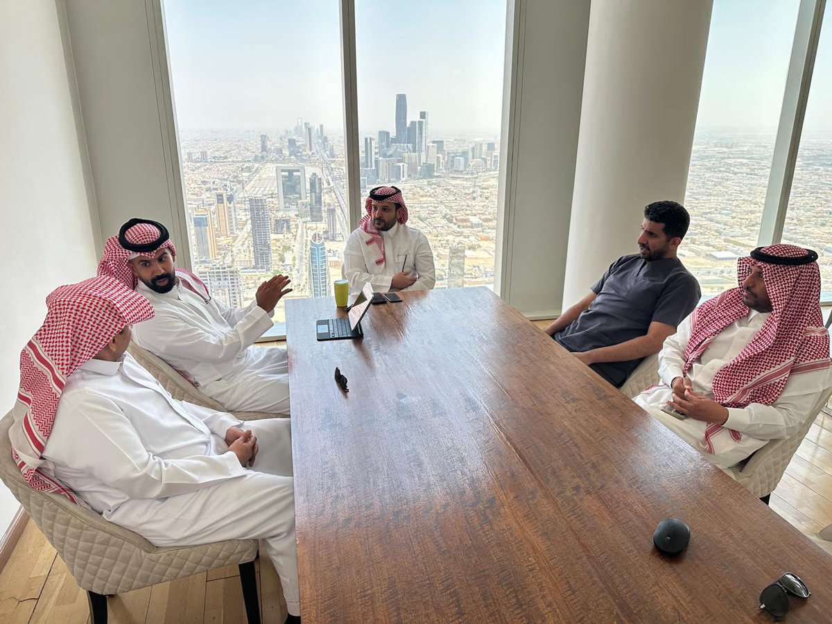 MubarakAlmutaw1's tweet image. تشرفت برئاسة الاجتماع الثاني للجنة الوطنية للطب الرياضي في اتحاد الغرف السعودية.
وأتقدم بجزيل الشكر والتقدير لزملائي الكرام أعضاء اللجنة على مشاركتهم الفاعلة، ومداخلاتهم الثرية التي تعزّز جهود اللجنة نحو تحقيق مستهدفاتها.

رائد الغامدي
سعد الشهراني @PtSaad 
د. باسل السكاكر…