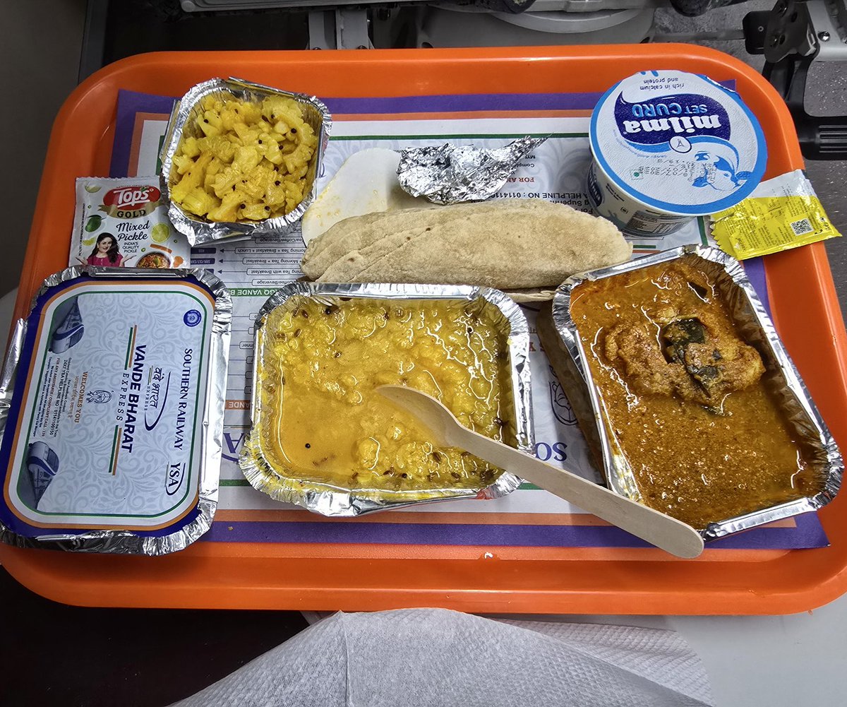 AG_knocks's tweet image. Well balanced diet of hypocrisy😁
Advocate something for others but for them they r the ones to break the rules.... Be it corruption or food choices.
BJP supporters r going around closing KFCs in Sawan ,here their ex Minister Rajeev Chandrasekhar is enjoying non veg meal.
BJP…
