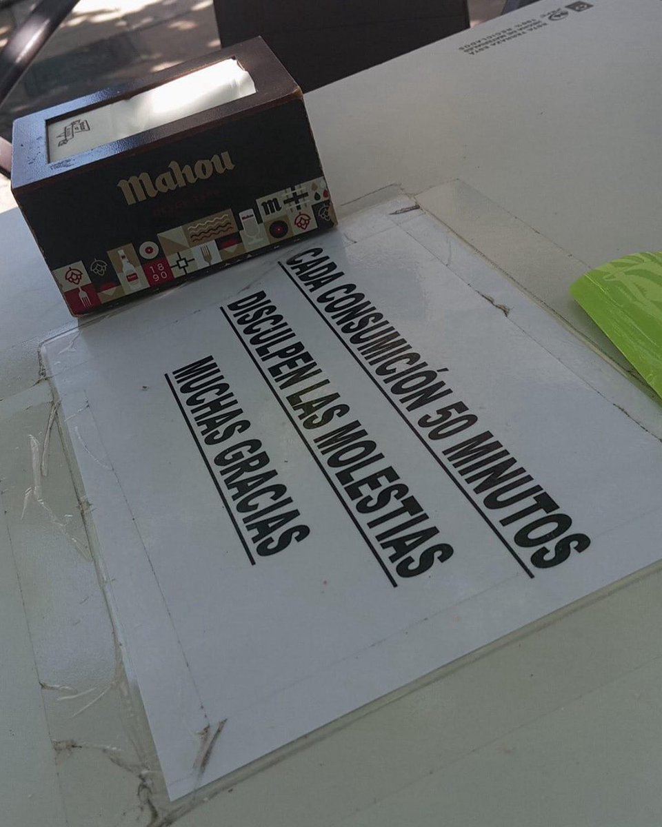 soycamarero's tweet image. Si ves ese cartel ¿te sentarías o pasarías de largo?