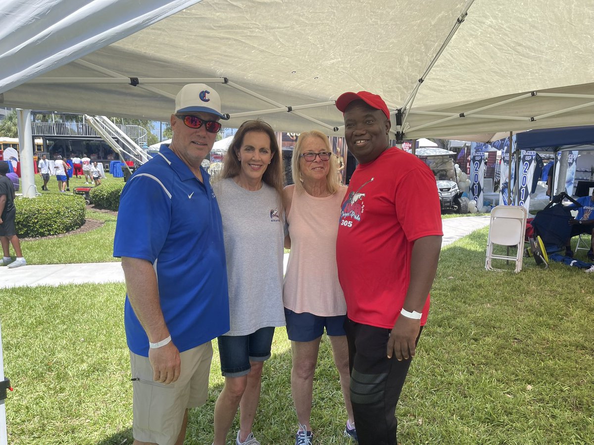 NMBHigh's tweet image. 2025 NMB Alumni Picnic was amazing. Classes from 1985 to present time coming together for one goal-NMB Charger Nation. Once a Charger, always a Charger! #C4L @MDCPSNorth @SuptDotres @docstevegallon @CityNMB