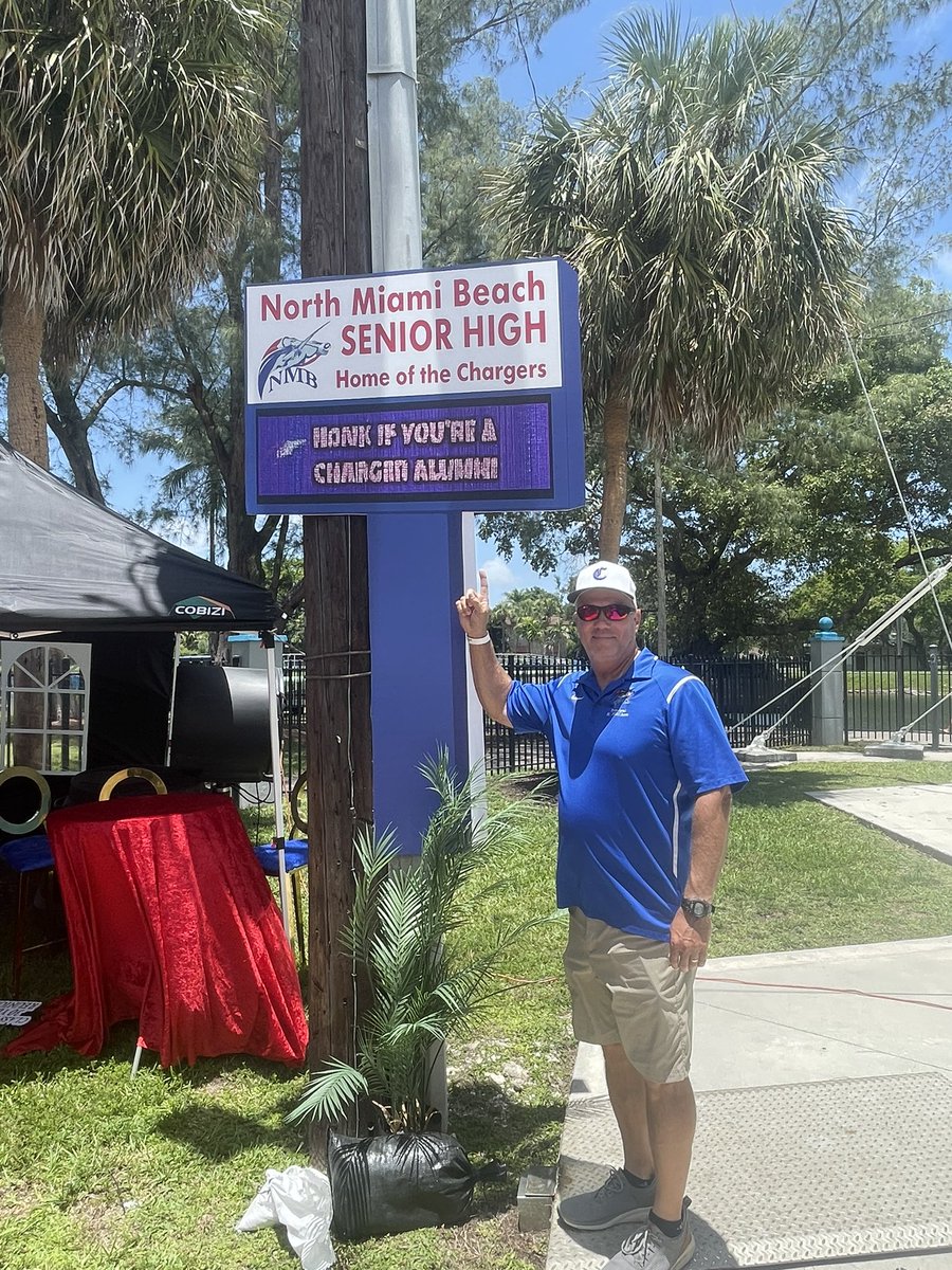 NMBHigh's tweet image. 2025 NMB Alumni Picnic was amazing. Classes from 1985 to present time coming together for one goal-NMB Charger Nation. Once a Charger, always a Charger! #C4L @MDCPSNorth @SuptDotres @docstevegallon @CityNMB