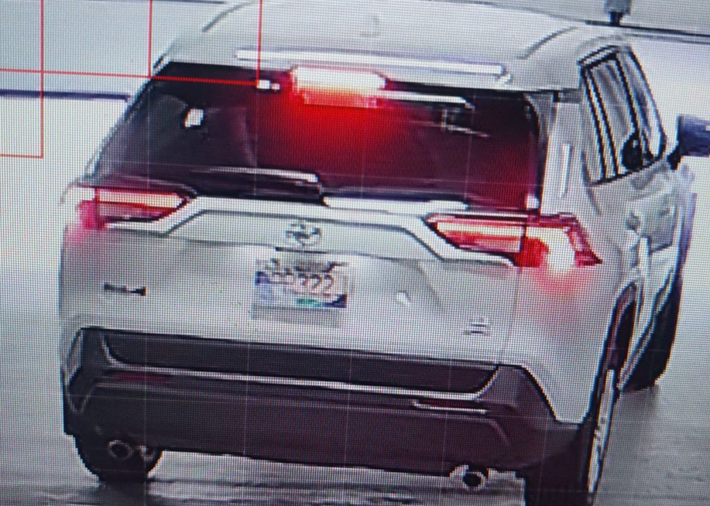 LiveWireCalgary's tweet image. Victim ID'd, vehicle sought in fatal Haysboro shooting. #yyc #calgary
buff.ly/KpSd9Ev