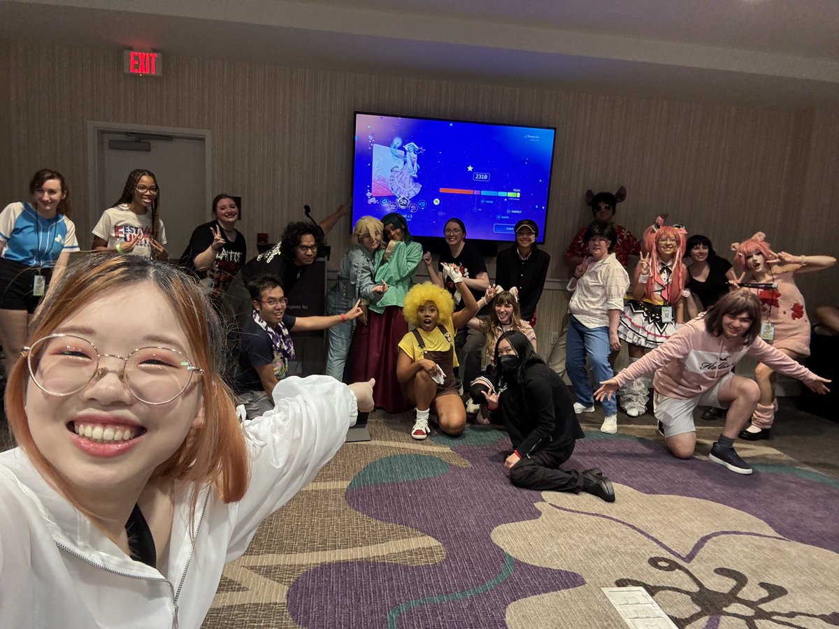 RoyalBuckss's tweet image. TINEECON YOU DID AMAZING!!!
never have i seen so many people nail the rasputin floor move in one go. i think yโall should run the panel, not me ๐
see you at the next con ๐ชฉ๐