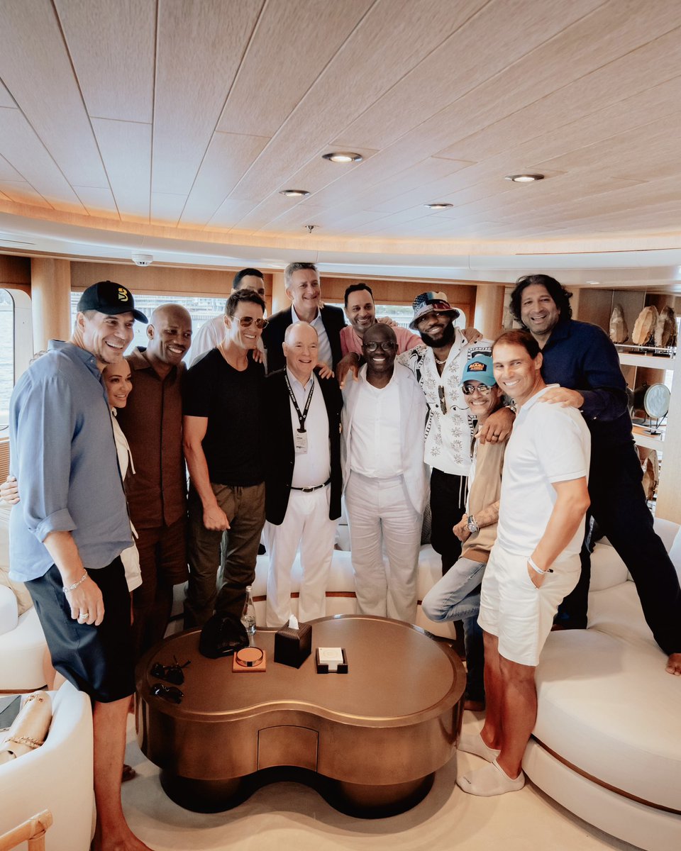 A selection of the greatest team owner line-up in sport came together at E1 Monaco. A picture that will go down in the history books 🤩

#E1Series | #E1Monaco