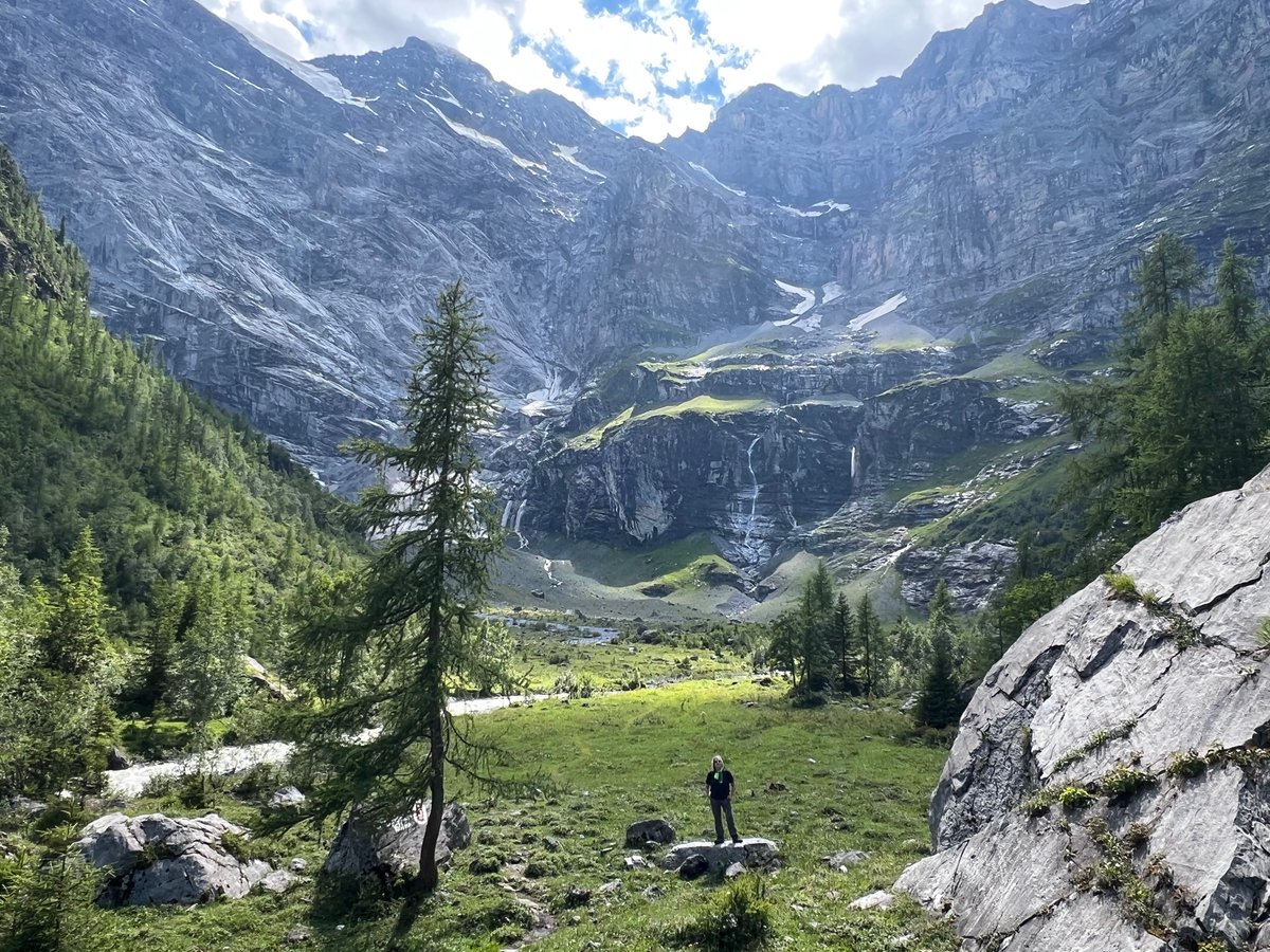 sue_wilkinson's tweet image. Weather somewhat less kind for the second half of our Swiss hiking holiday - but landscapes perhaps more dramatic because of it. Another 40.5 hiking miles to add to my total. #nhs1000miles