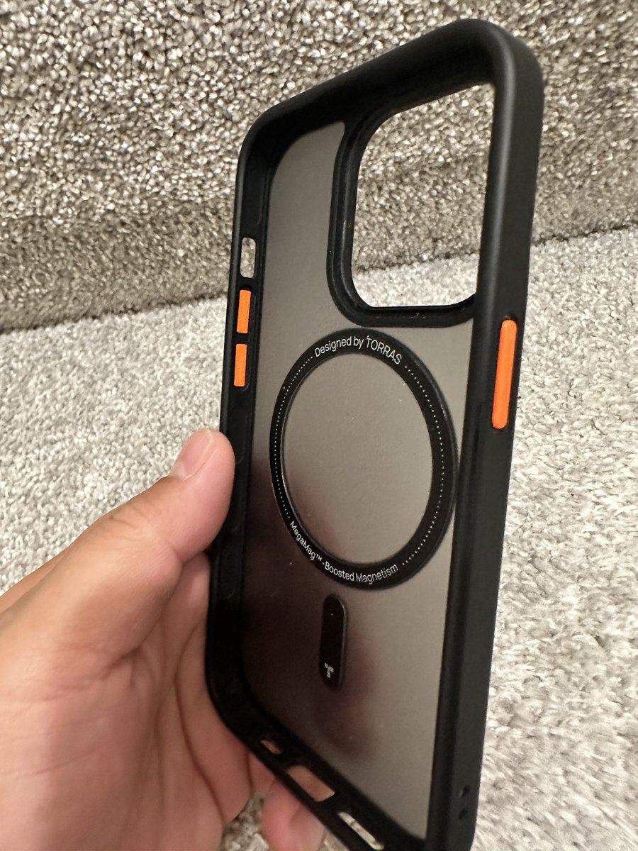3DInPhil's tweet image. Bought a iPhone case knowing I can customize the buttons. Finally got around to it.
Printed on a @Prusa3D MK3s+ revo 0.25 nozzle at 0.1 layer height
@prusament orange PETG