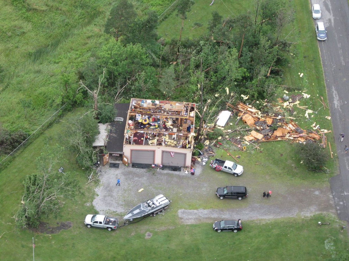 weather_history's tweet image. July 20, 2017:
A significant tornado struck Hamburg, New York, in the Buffalo metropolitan area. The EF2 damaged the Hamburg Fairgrounds, several homes, a garage, and a few other structures. Thankfully, no injuries or fatalities occurred.
#wxhistory
