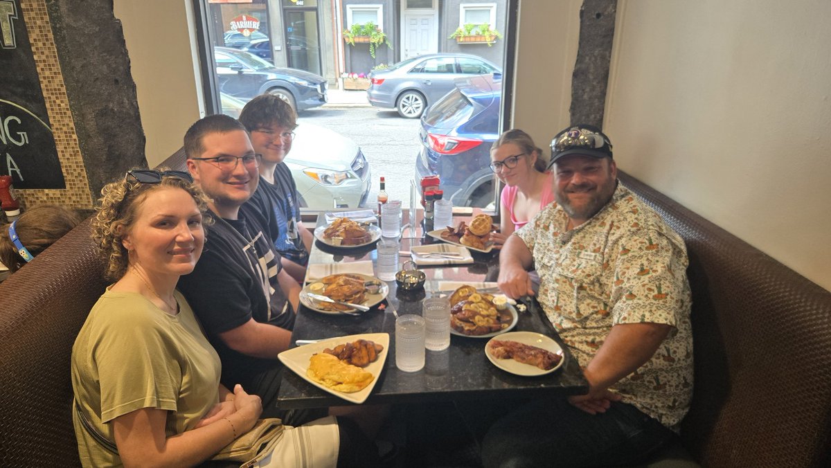 BenCoker3's tweet image. Boys... we made it. Amazing! North Street Grille! @oldwaver @SportsSturm @corbydavidson