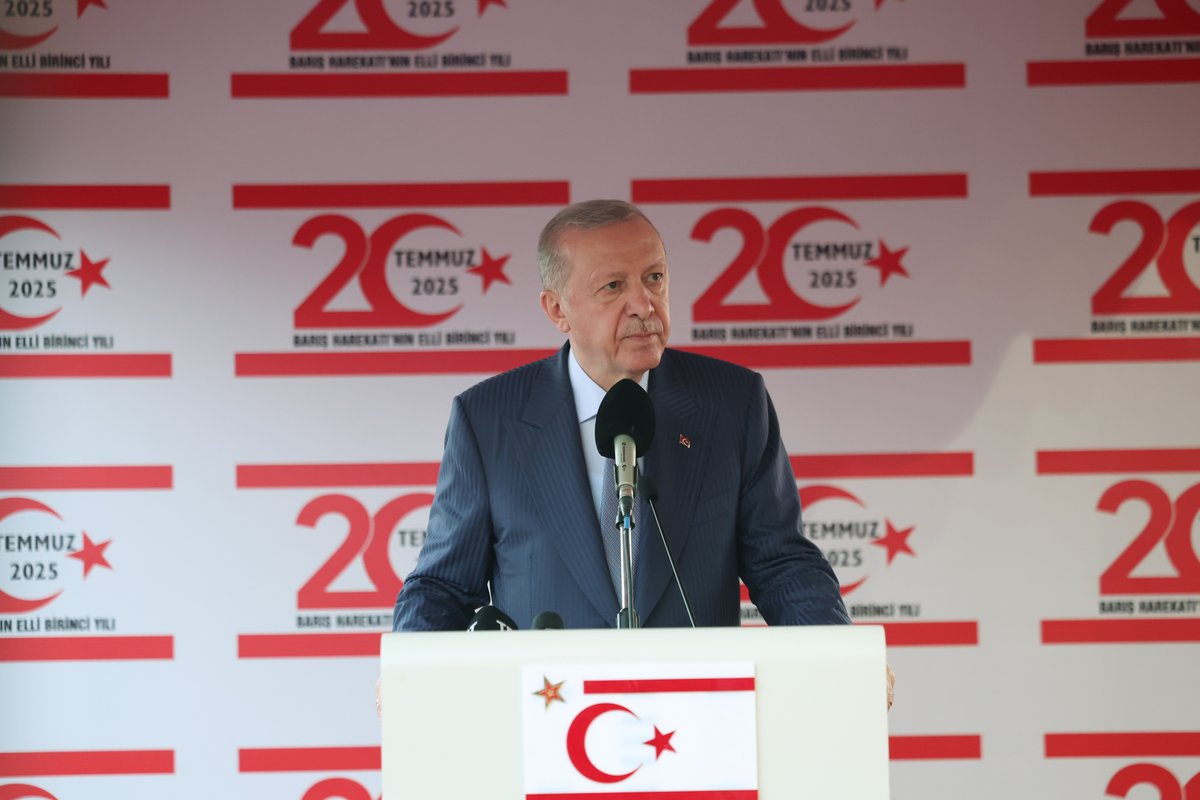 RTErdogan's tweet image. Kim ne derse desin, Allah’ın izniyle, Türkiye’nin desteğiyle Kıbrıs Türkü kendi öz vatanında özgürce yaşamaya ebediyen devam edecek.
Sırtını kime yaslarsa yaslasın, hiçbir güç buna engel olamayacak.…