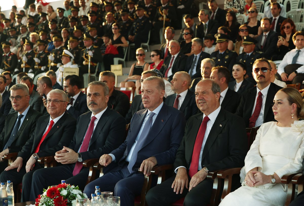 RTErdogan's tweet image. Kim ne derse desin, Allah’ın izniyle, Türkiye’nin desteğiyle Kıbrıs Türkü kendi öz vatanında özgürce yaşamaya ebediyen devam edecek.
Sırtını kime yaslarsa yaslasın, hiçbir güç buna engel olamayacak.…