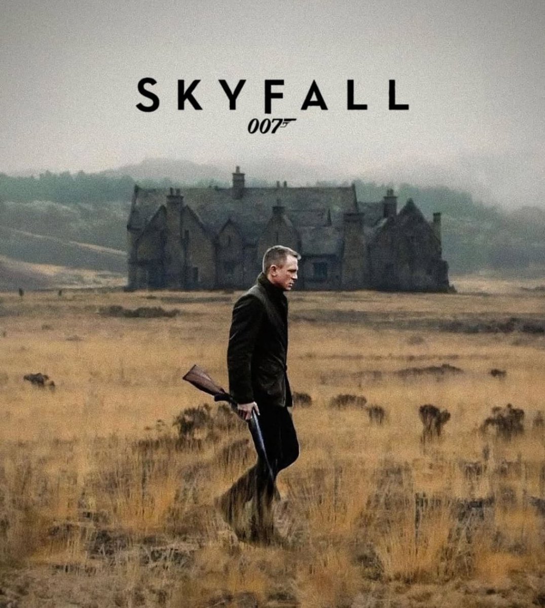 TheOscarRace's tweet image. The most visually stunning James Bond film ever made.