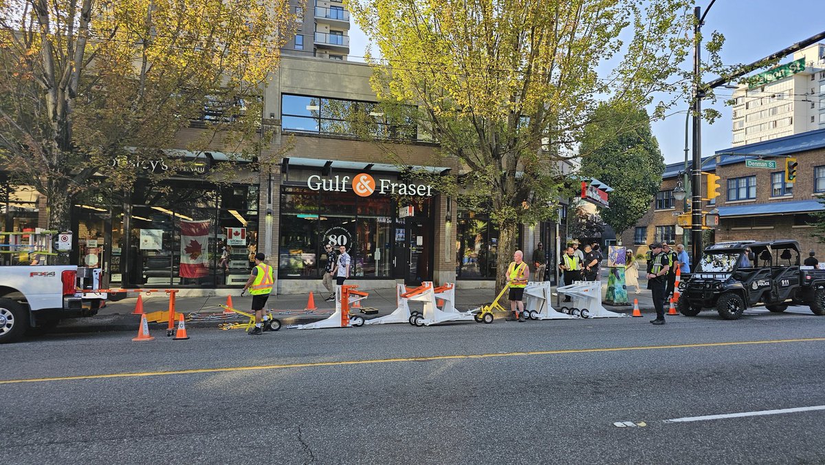 iamkennethchan's tweet image. There was a significantly increased use of road barriers to prevent vehicles from entering busy pedestrian routes during the Celebration of Light fireworks.
- VPD's new use of Archer barriers
- City crews deploying forklifts to position concrete blocks
dailyhive.com/vancouver/cele…