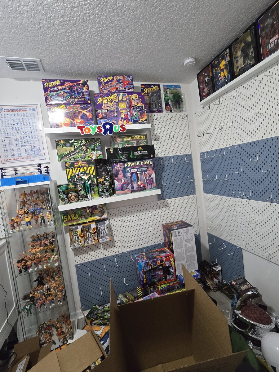JohnnyGargano's tweet image. I'm finishing up today with the Power Rangers, bigger playsets, and Hasbros!
Last official stream in this room!
Twitch.tv/TheJohnnyWrest…