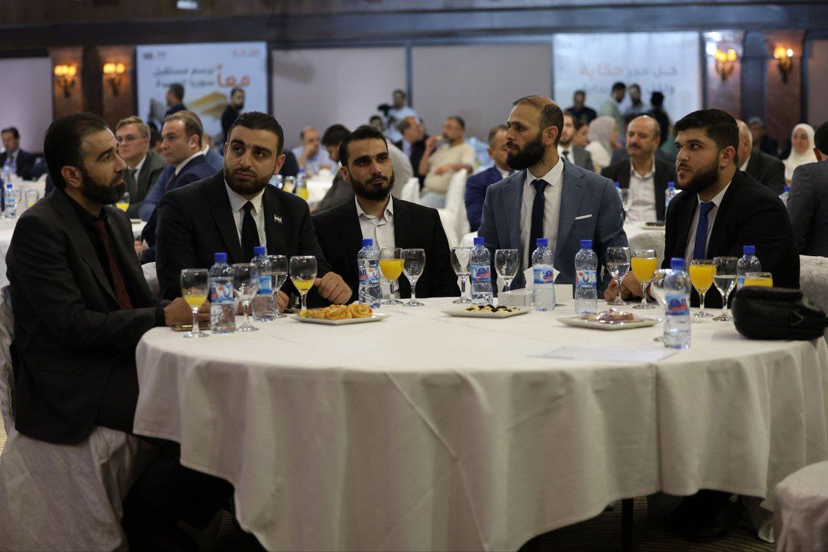 SyrMOfE's tweet image. بهدف السعي المتواصل لتحسين مستوى الطاقة، شارك وزير الطاقة المهندس "محمد البشير" في المؤتمر الصحفي للإعلان عن المعرض الدولي لإعادة إعمار سوريا في فندق الشيراتون بدمشق، بمشاركة وزراء الاقتصاد والصناعة والأشغال العامة والإسكان.
#الجمهورية_العربية_السورية
#وزارة_الطاقة